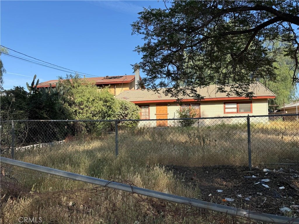 Photo of 5701 Norwood Ave, Riverside, CA 92505 (MLS # CV26067025)