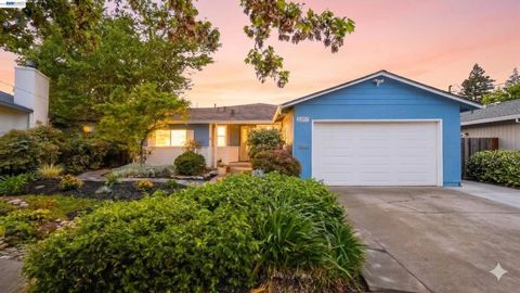 Photo of 26257 Coleman Ave Ave, Hayward, CA 94544 (MLS # 41129320)