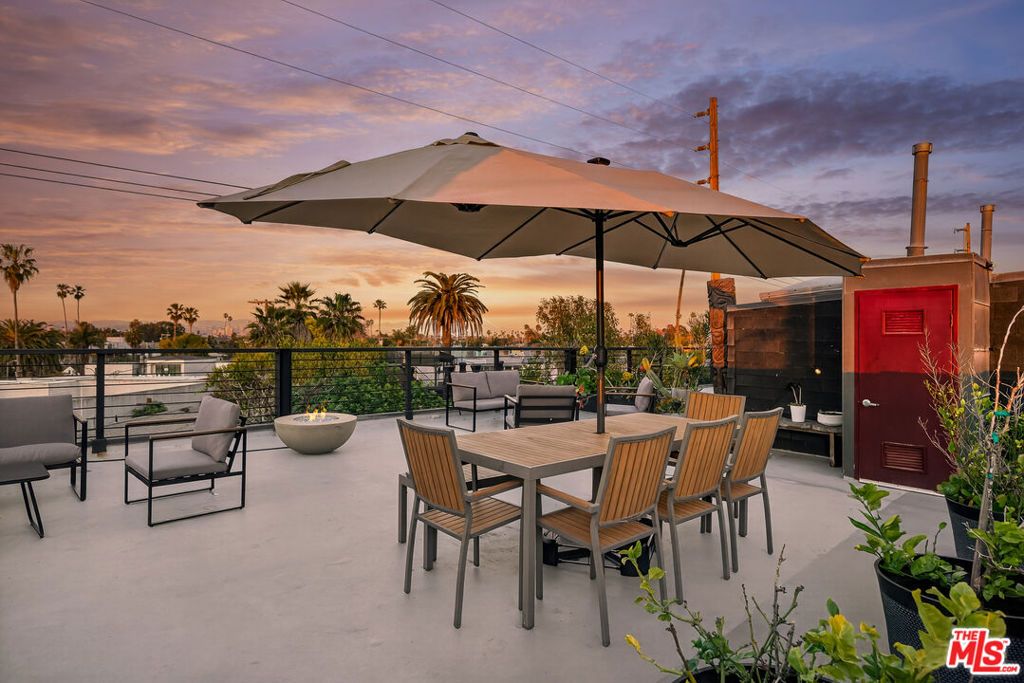 Photo of 1113 Electric Avenue #10, Venice, CA 90291 (MLS # 26652931)