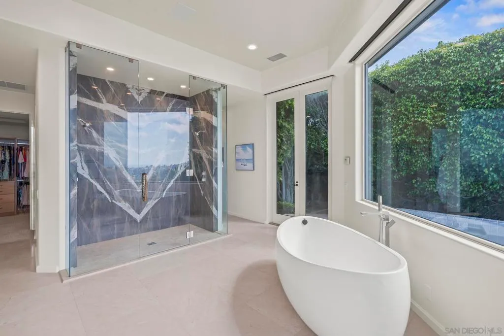 La Jolla, California 92037, United States, 4 Bedrooms Bedrooms, ,5 BathroomsBathrooms,Residential,Active,223257