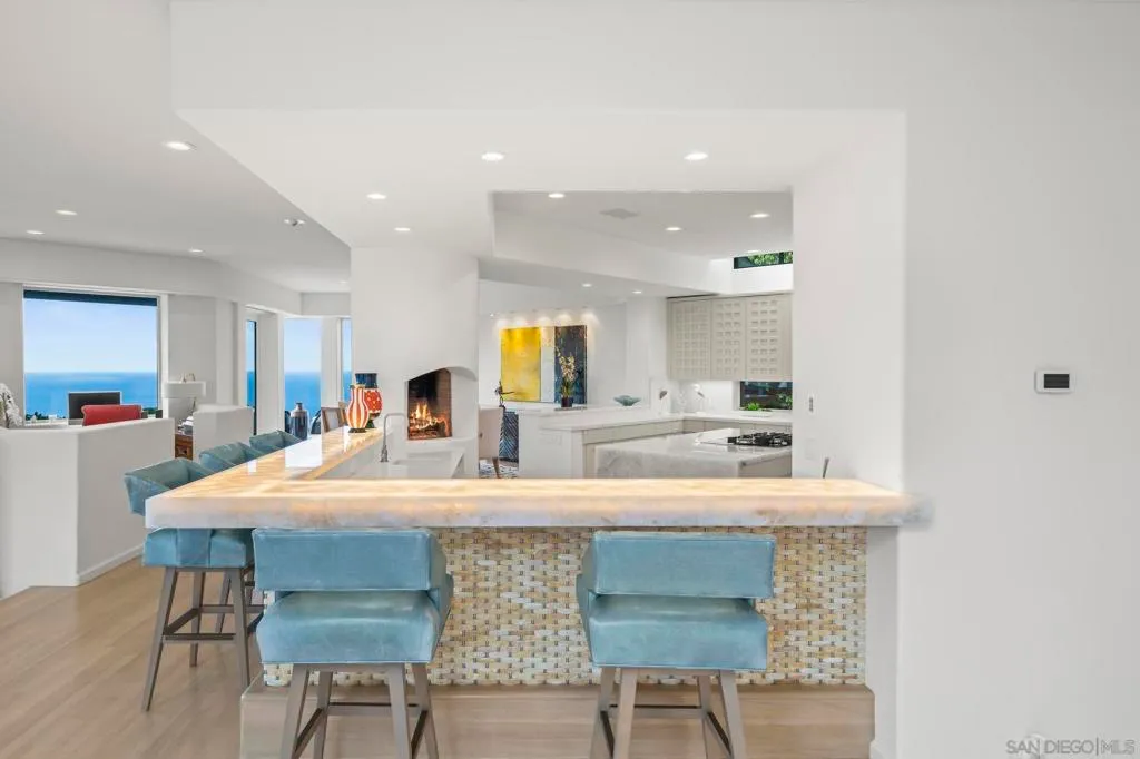 La Jolla, California 92037, United States, 4 Bedrooms Bedrooms, ,5 BathroomsBathrooms,Residential,Active,223257