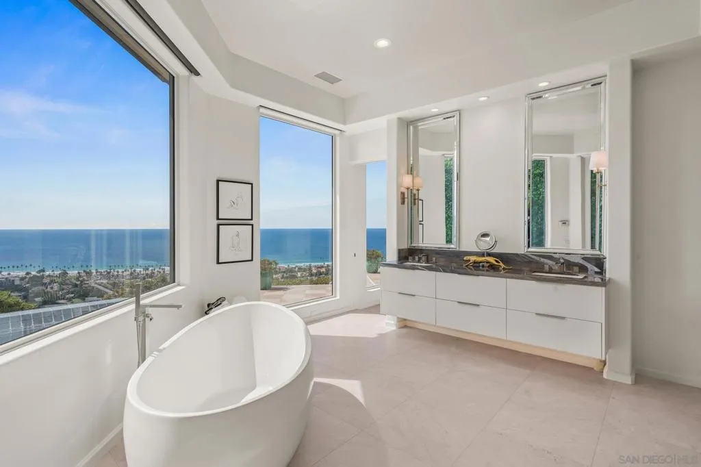 La Jolla, California 92037, United States, 4 Bedrooms Bedrooms, ,5 BathroomsBathrooms,Residential,Active,223257