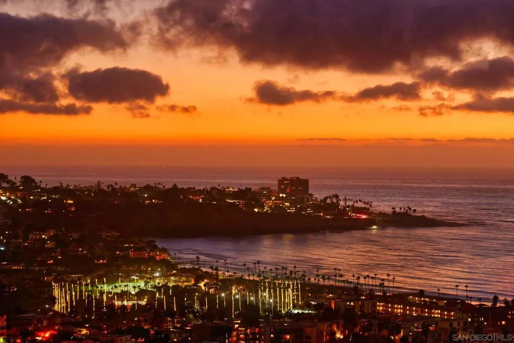 La Jolla, California 92037, United States, 4 Bedrooms Bedrooms, ,5 BathroomsBathrooms,Residential,Active,223257
