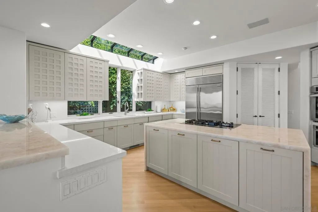 La Jolla, California 92037, United States, 4 Bedrooms Bedrooms, ,5 BathroomsBathrooms,Residential,Active,223257