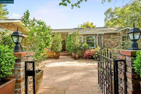 Photo of 2007 Calle Los Callados, Diablo, CA 94528 (MLS # 41129038)