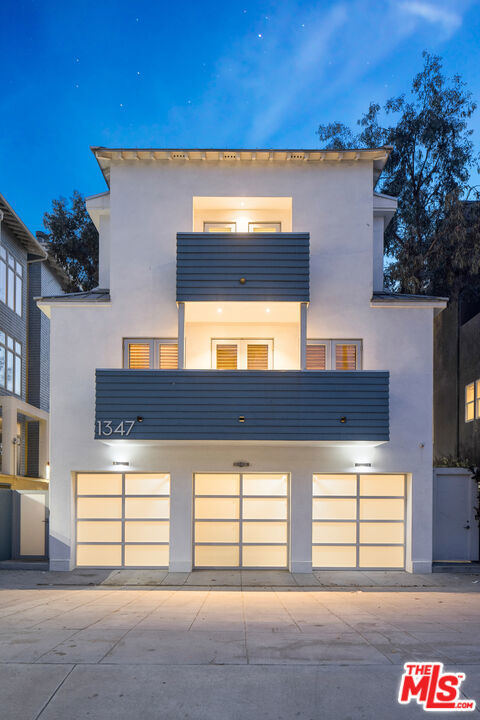 1347 Palisades Beach Road