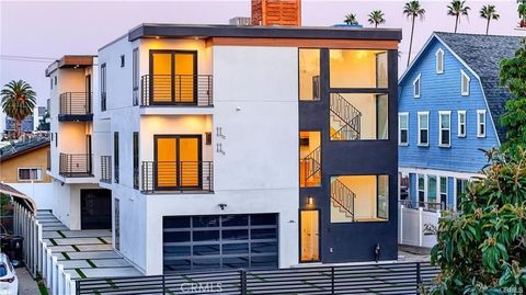 Photo of 618 N Mariposa Ave Avenue #1/2, Los Angeles, CA 90004 (MLS # OC26085850)