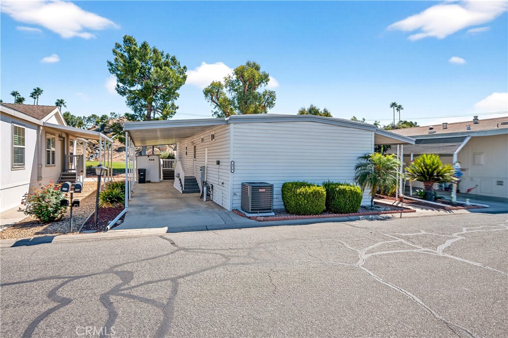 Welcome to The Lakes at Hemet West – Space #476, a beautifully located 2-bedroom, 2-bath home offering 1,120 sq. ft. of comfort and golf course living with picturesque views of the lakes, pool, and clubhouse. Enjoy the charming wrap-around porch, perfect for relaxing or entertaining, and a quaint kitchen with ample storage and included appliances—all in a move-in ready home. Located in a vibrant 55+ community with lakes, dog parks, walking trails, a clubhouse with a billiard room, and a full calendar of events including live music, food festivals, and more, this home offers resort-style living in a peaceful, scenic setting.