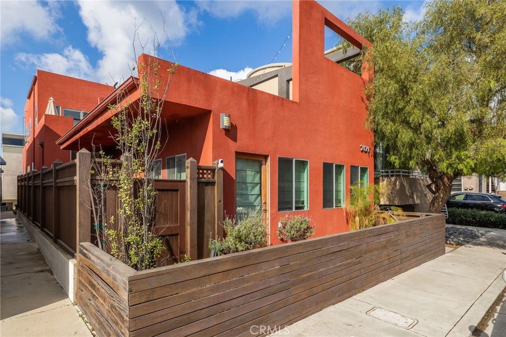 701 Loma Drive