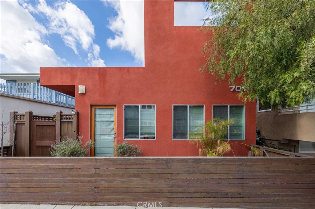 701 Loma Drive