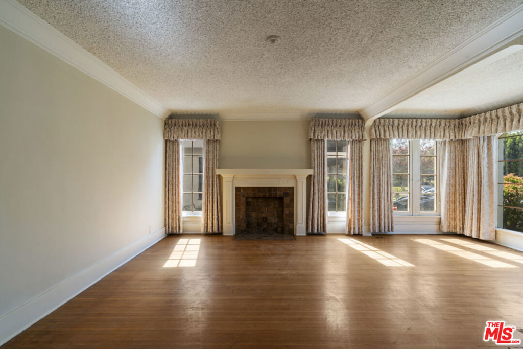 246 N Irving Boulevard