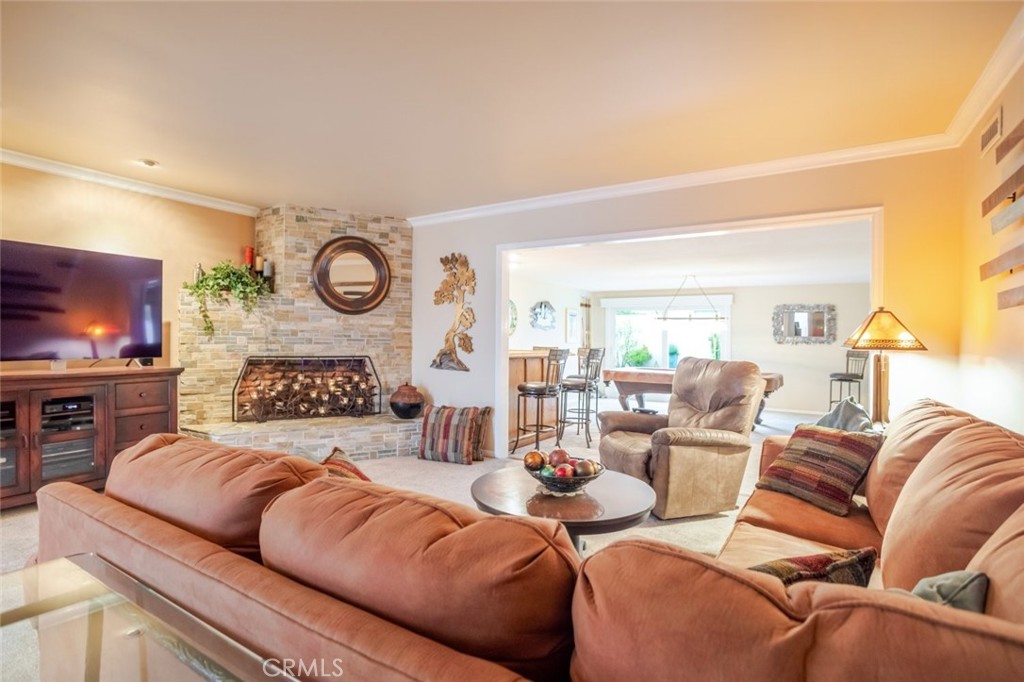 1241 E Mountain View Avenue