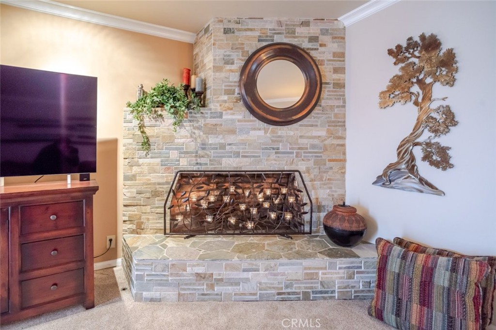 1241 E Mountain View Avenue