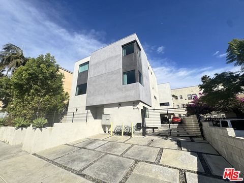 Photo of 412 N Ardmore Avenue, Los Angeles, CA 90004 (MLS # 26661439)