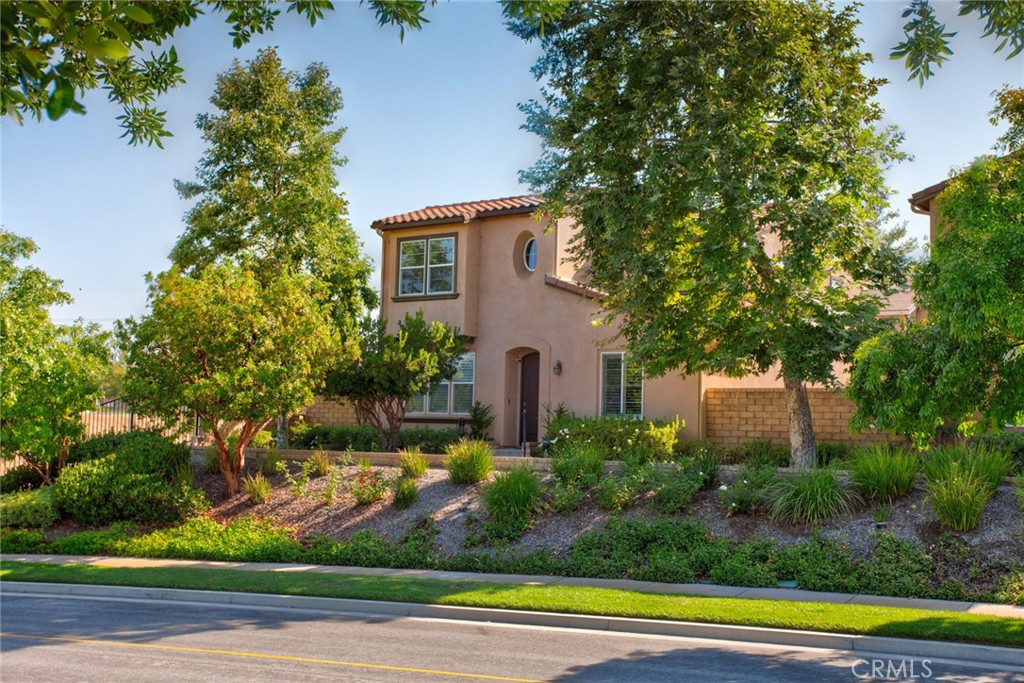 Located in the heart of Valencia, this spacious home features a full bedroom and bathroom on the ground floor. The residence is immaculate and move-in ready, showcasing a large kitchen that is perfect for cooking and entertaining. Situated in a sought-after neighborhood, the property includes a private backyard ideal for enjoying breakfast or hosting intimate gatherings. The tranquil atmosphere of the backyard creates a peaceful oasis. Additionally, this home comes with fully owned solar panels, providing energy efficiency and savings.