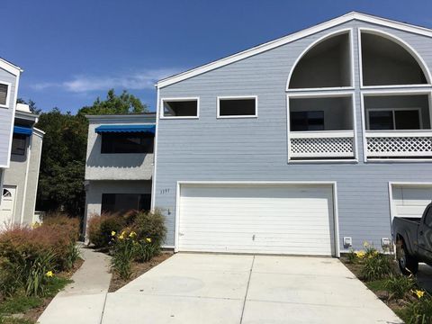 Photo of 1131 Superior Avenue, Ventura, CA 93004 (MLS # V1-35019)