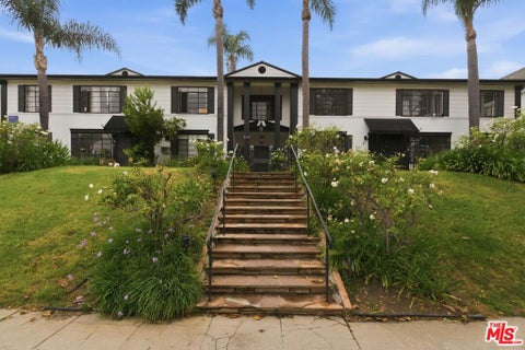 Photo of 817 S Windsor Boulevard, Los Angeles, CA 90005 (MLS # 26985585)