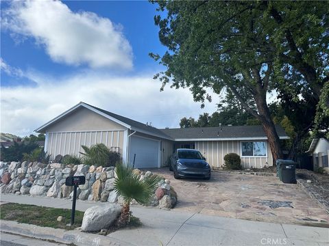 Photo of 26141 Hatmor Drive, Calabasas, CA 91302 (MLS # SR26046445)