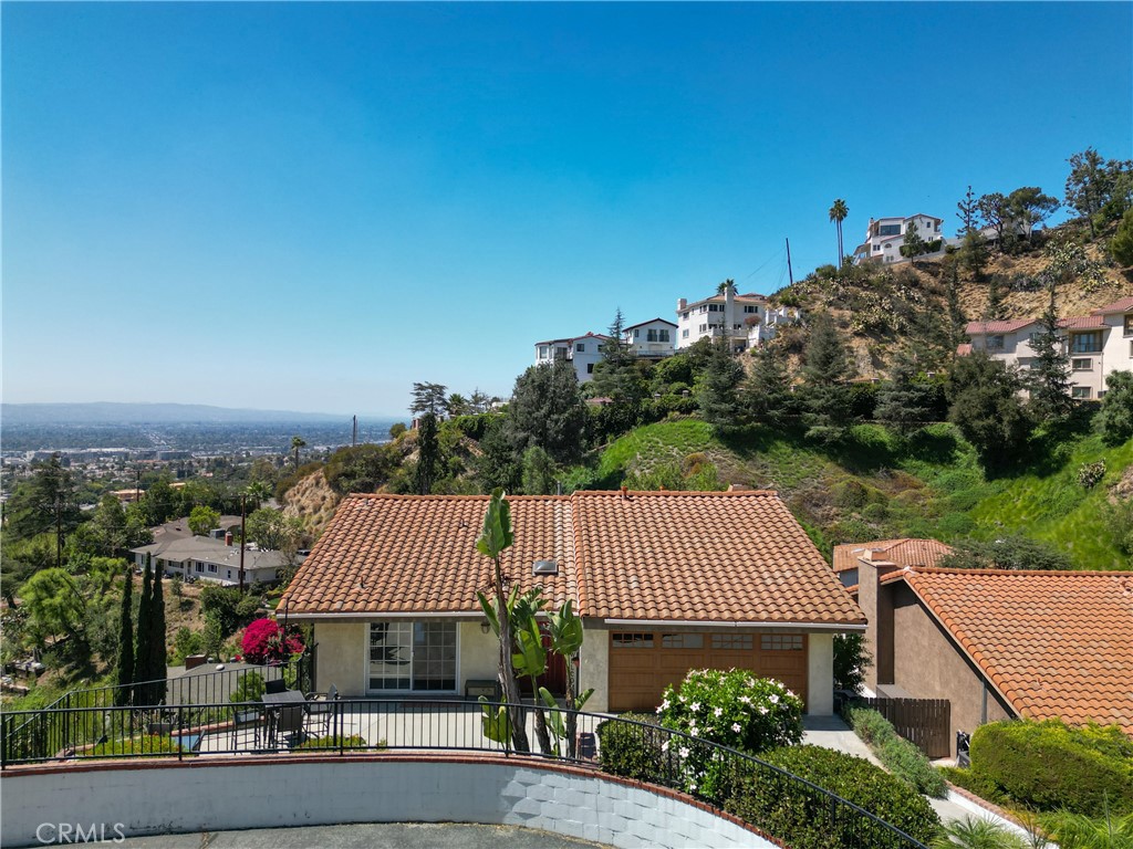 1218 E Tujunga Avenue