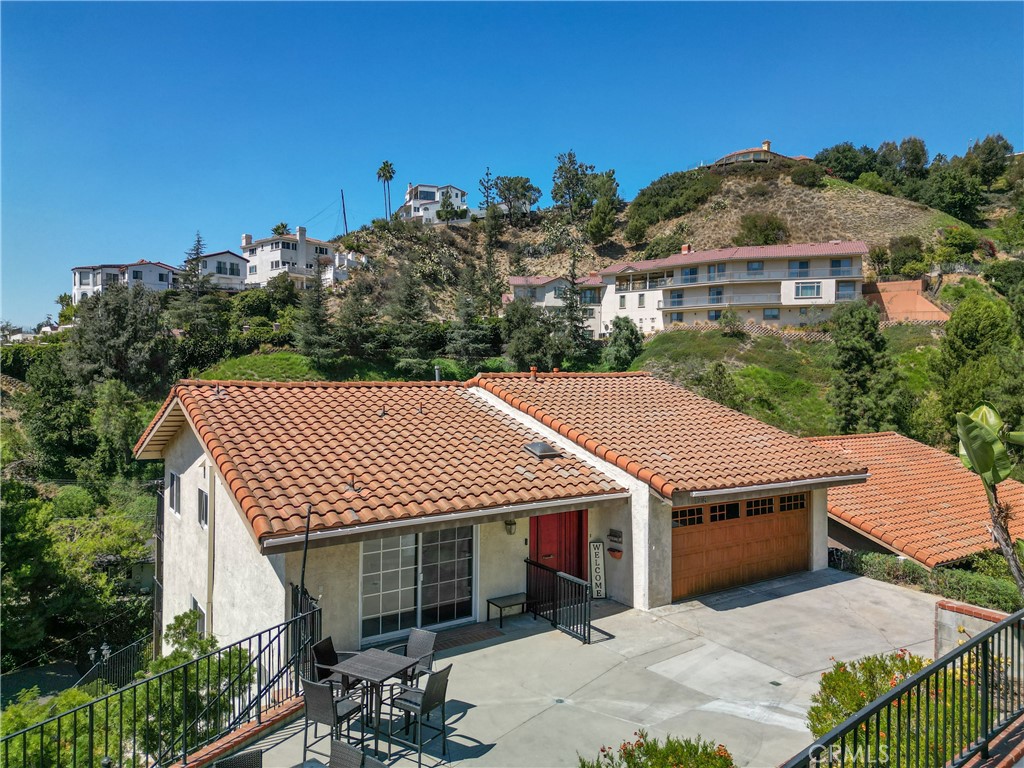 1218 E Tujunga Avenue