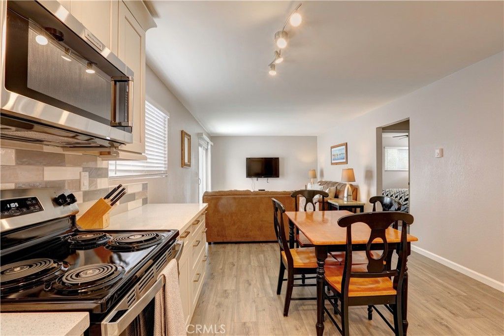 listing image 130725006302868939641