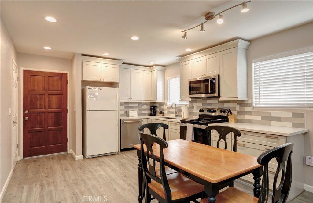 listing image 130721463146930387954
