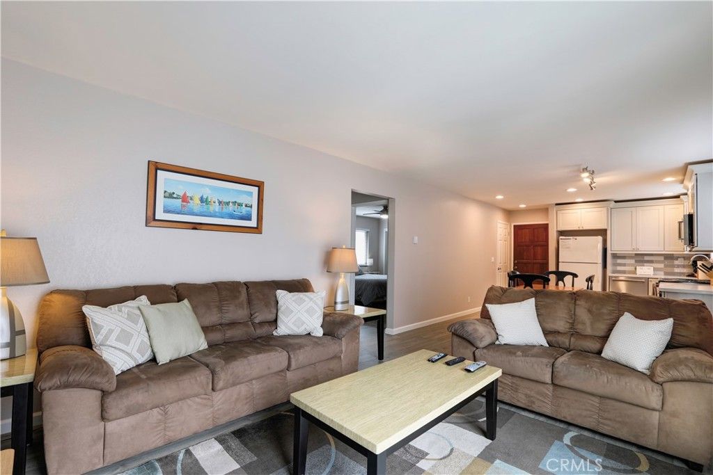 listing image 130728187252474405422