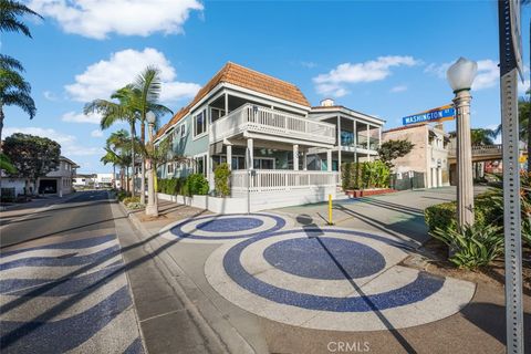 Photo of 700 E Oceanfront, Newport Beach, CA 92661 (MLS # OC26030071)