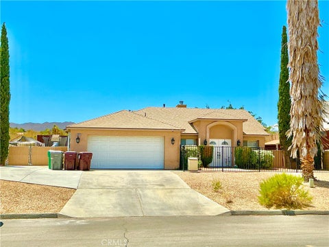 Photo of 58319 Mountain View, Yucca Valley, CA 92284 (MLS # JT26152870)