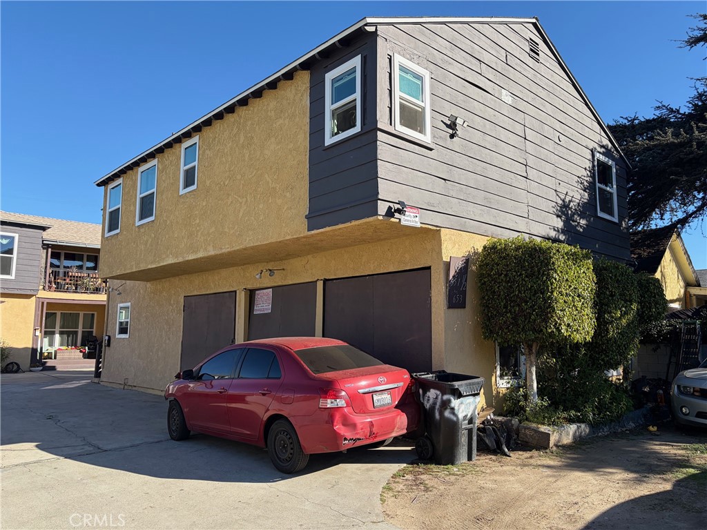 651 E 41st