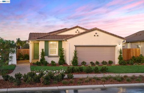 Photo of 17762 Brightwood Avenue AVE, Lathrop, CA 95330 (MLS # 41143041)
