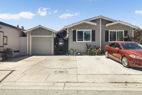 Photo of 704 Garner Avenue #46, Salinas, CA 93905 (MLS # ML82047636)