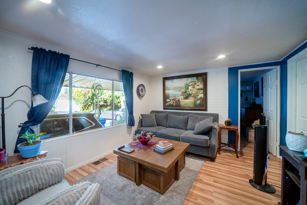 Simi Country Estates Mobile (243) - Manufactured In Park