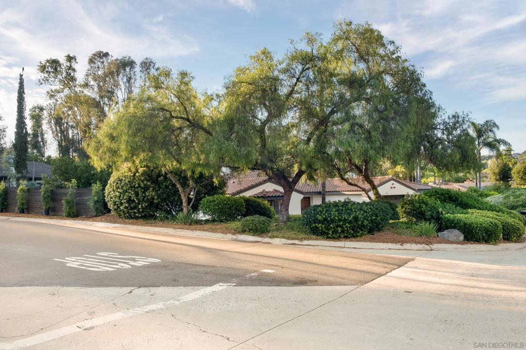 3309 Lomas Serenas