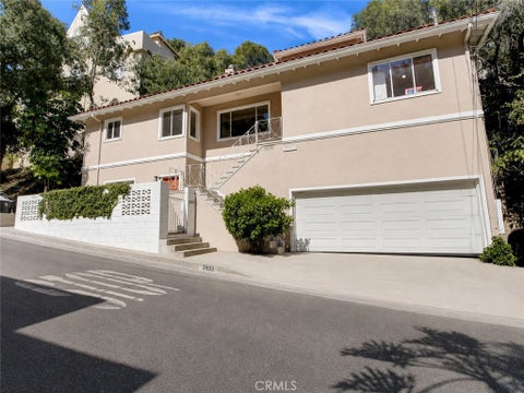 Photo of 2932 Ledgewood Drive, Los Angeles, CA 90068 (MLS # SR26194690)