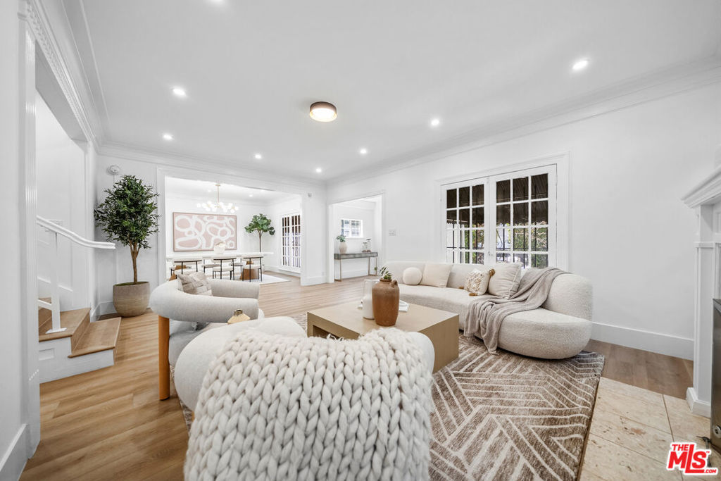 320 Westminster Avenue