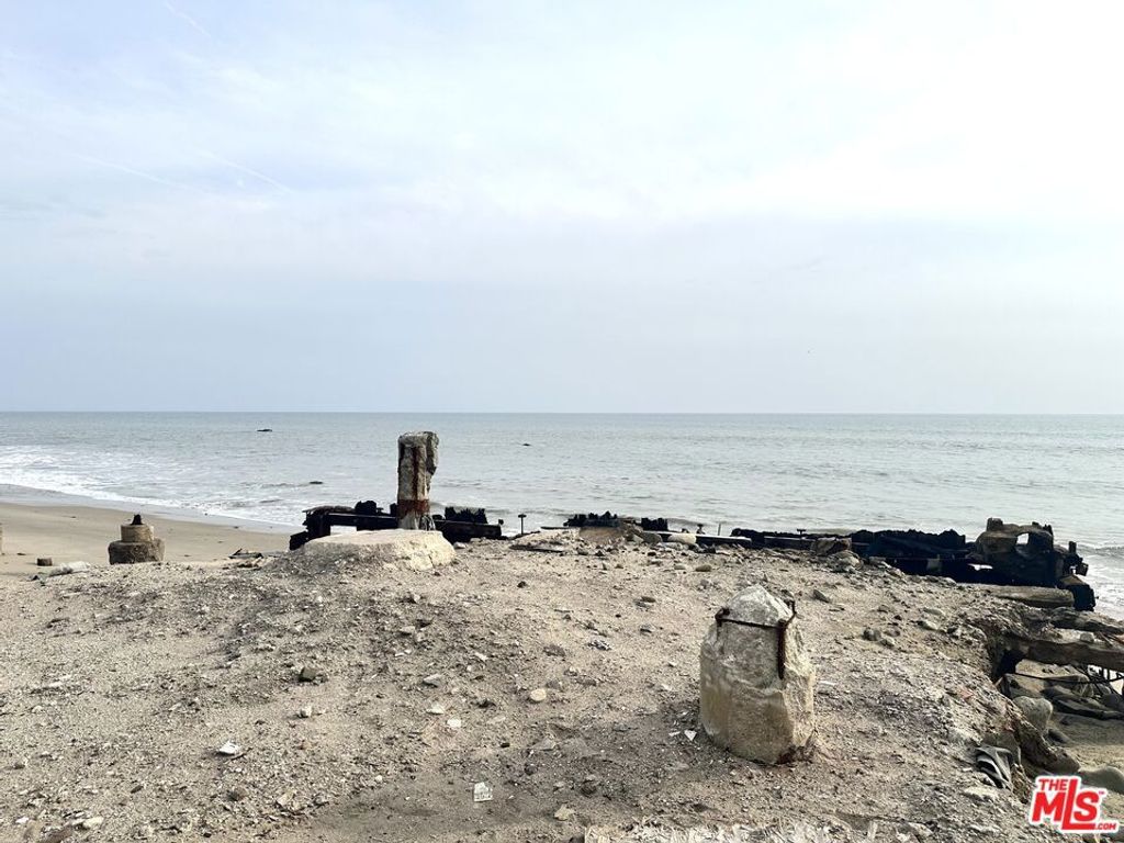 Photo of 19240 Pacific Coast Highway Hwy, Malibu, CA 90265 (MLS # 26640895)