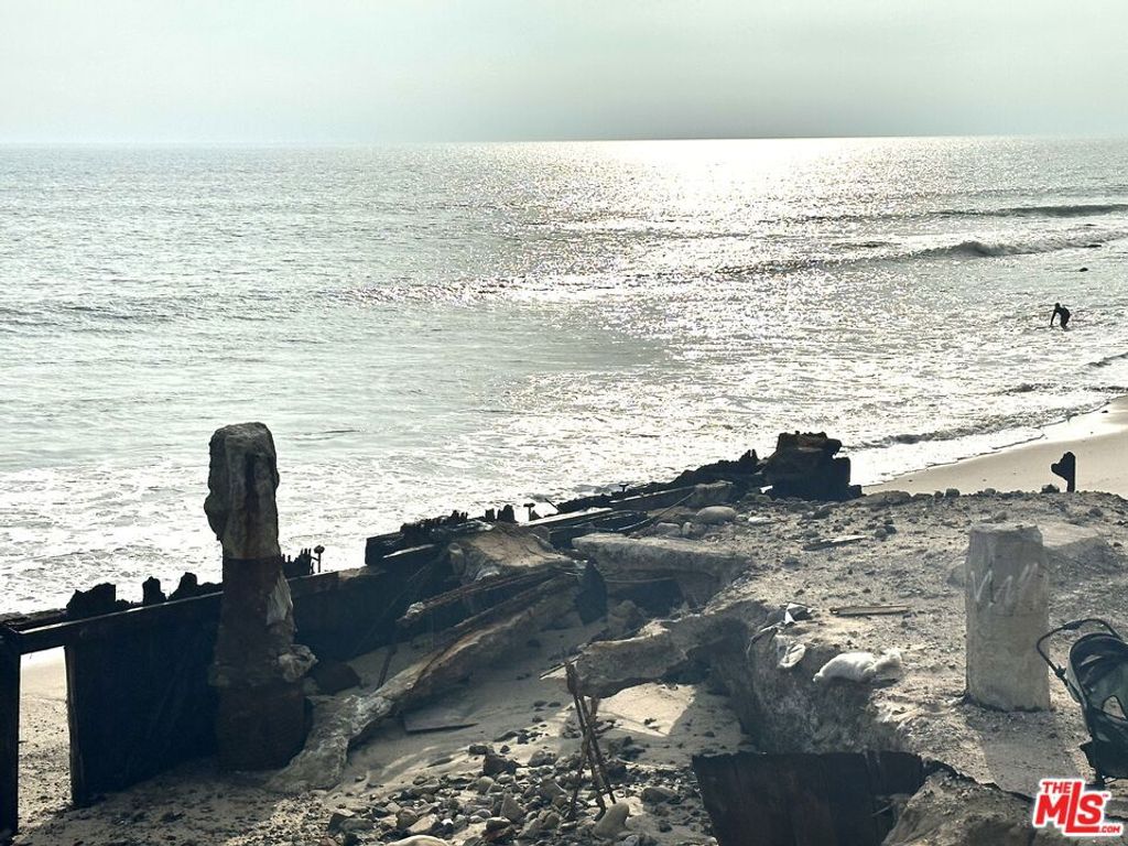 Photo of 19240 Pacific Coast Highway Hwy, Malibu, CA 90265 (MLS # 26640895)