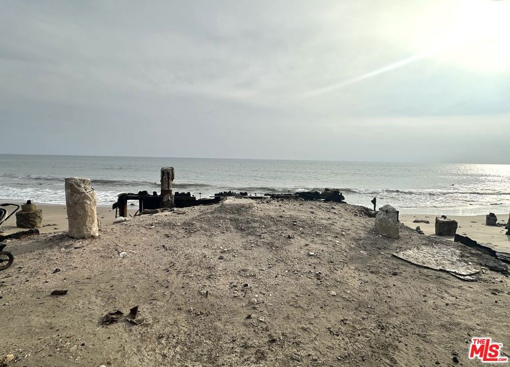 Photo of 19240 Pacific Coast Highway Hwy, Malibu, CA 90265 (MLS # 26640895)