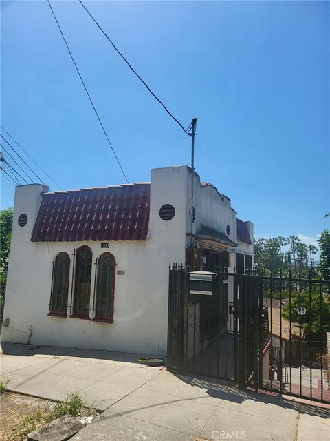 Photo of 1011 LAGUNA Ave, Echo Park, CA 90026 (MLS # DW25242469)