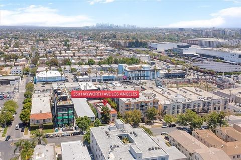 Photo of 350 N Hayworth Avenue, Los Angeles, CA 90048 (MLS # SB25252593)