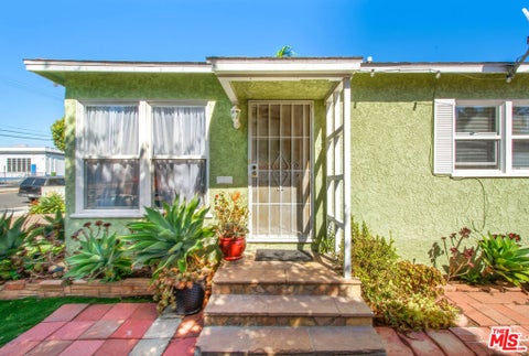 Photo of 1118 Marlborough Avenue, Inglewood, CA 90302 (MLS # 26863269)