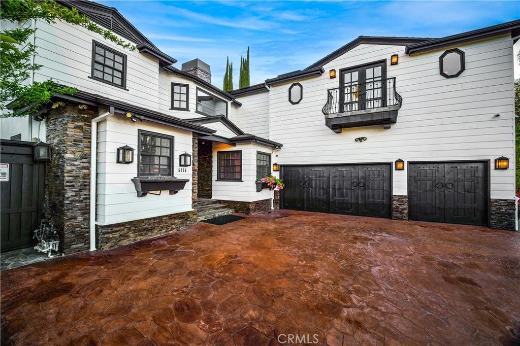 Photo of 5235 san feliciano Dr, Woodland Hills, CA 91364 (MLS # SR26084010)