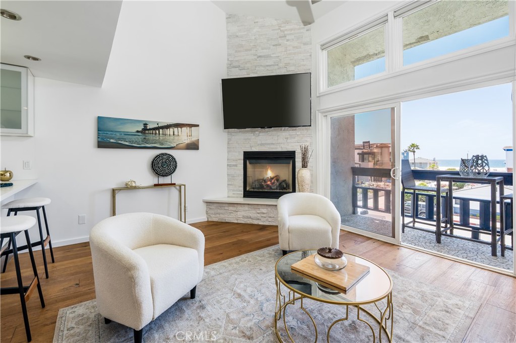 320 Hermosa Avenue 202