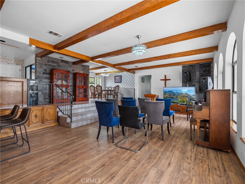 1275 Tamarack Road