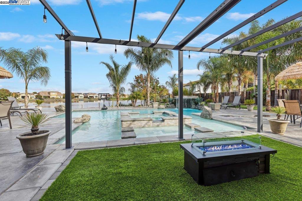 SUMMERLAKE - Residential