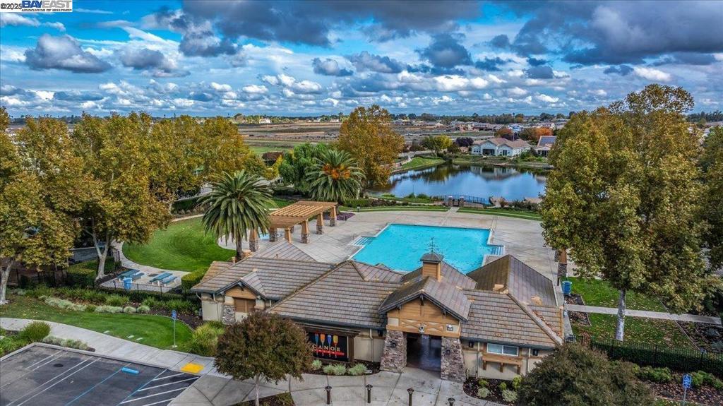 SUMMERLAKE - Residential