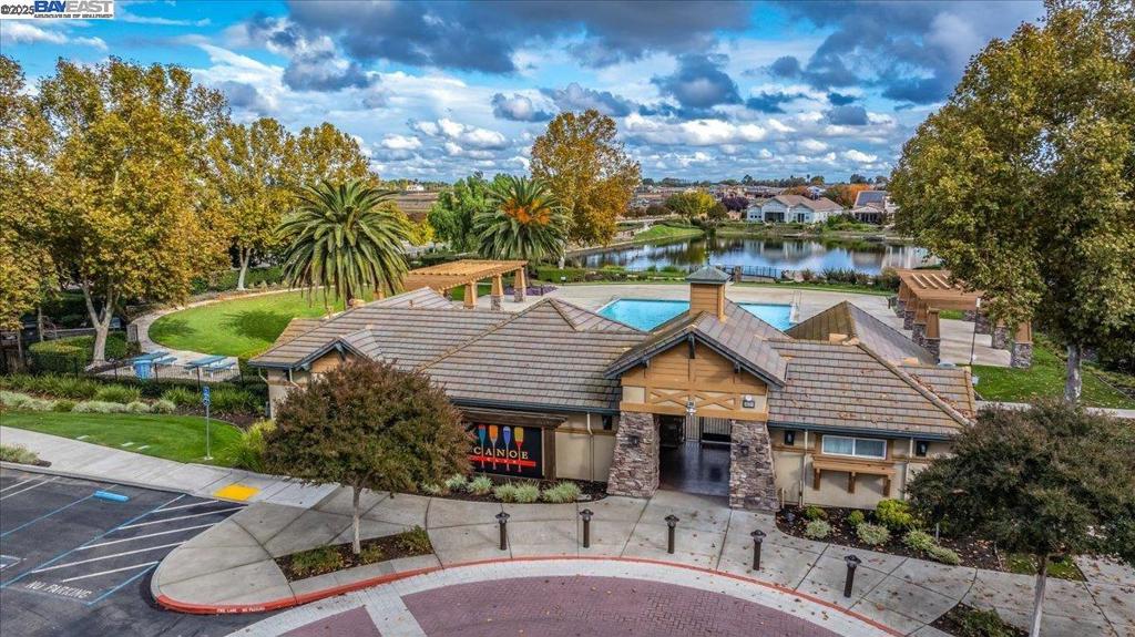 SUMMERLAKE - Residential