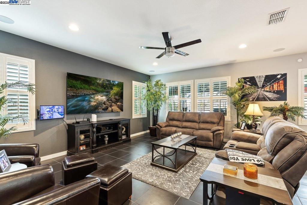 SUMMERLAKE - Residential