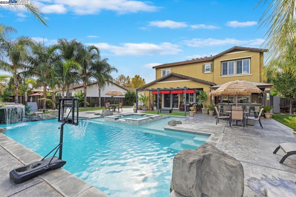 SUMMERLAKE - Residential